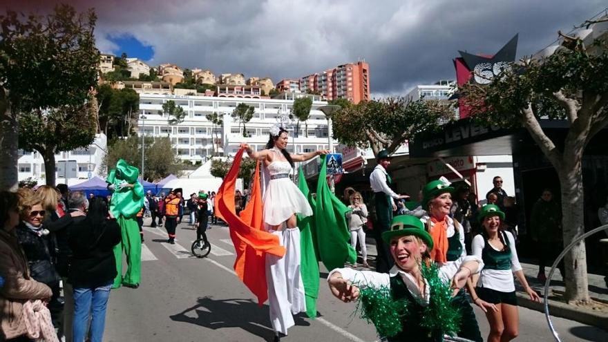 Ha habido mucha animación callejera en Santa Ponça.