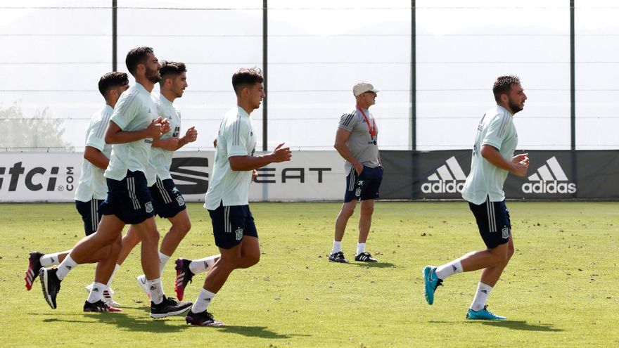 La selección de fútbol entrena antes de su primer encuentro olímpico.