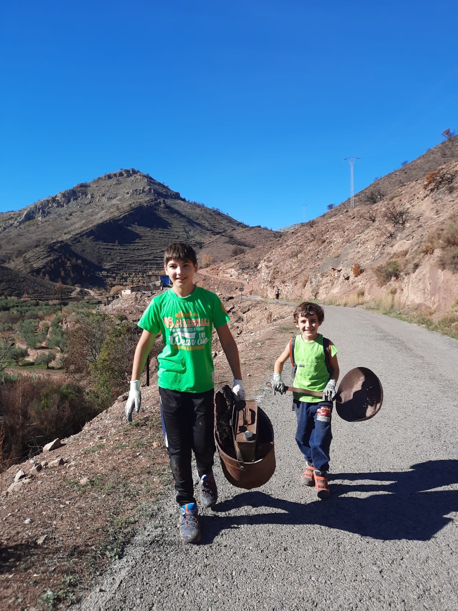 Descubre lo que han encontrado en una recogida de basura resurgida tras el gran incendio de Bejís