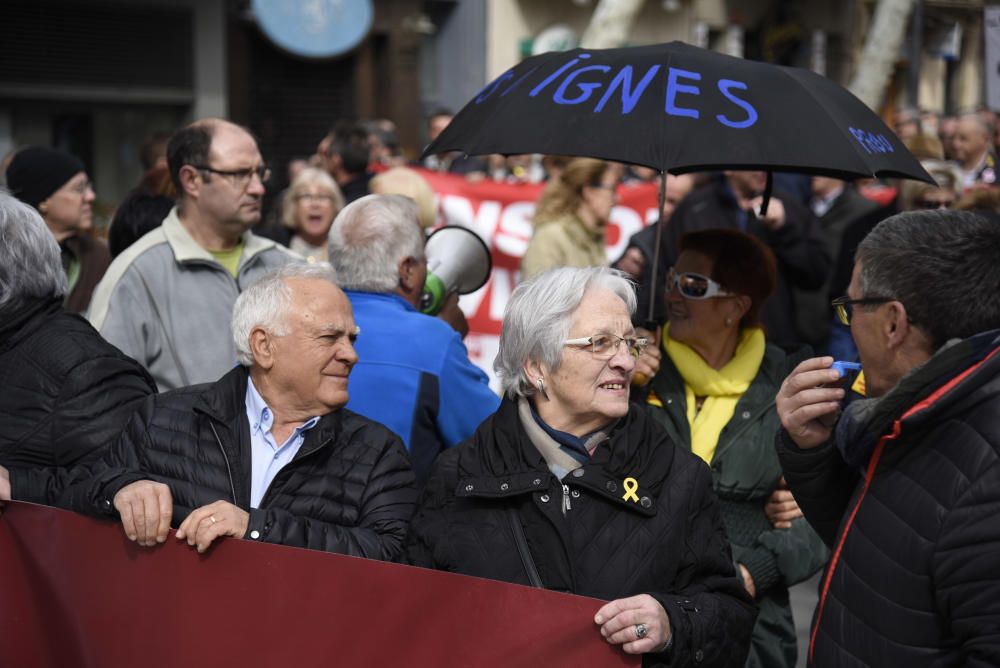Un miler de persones es manifesten a Manresa a favor d'unes pensions dignes