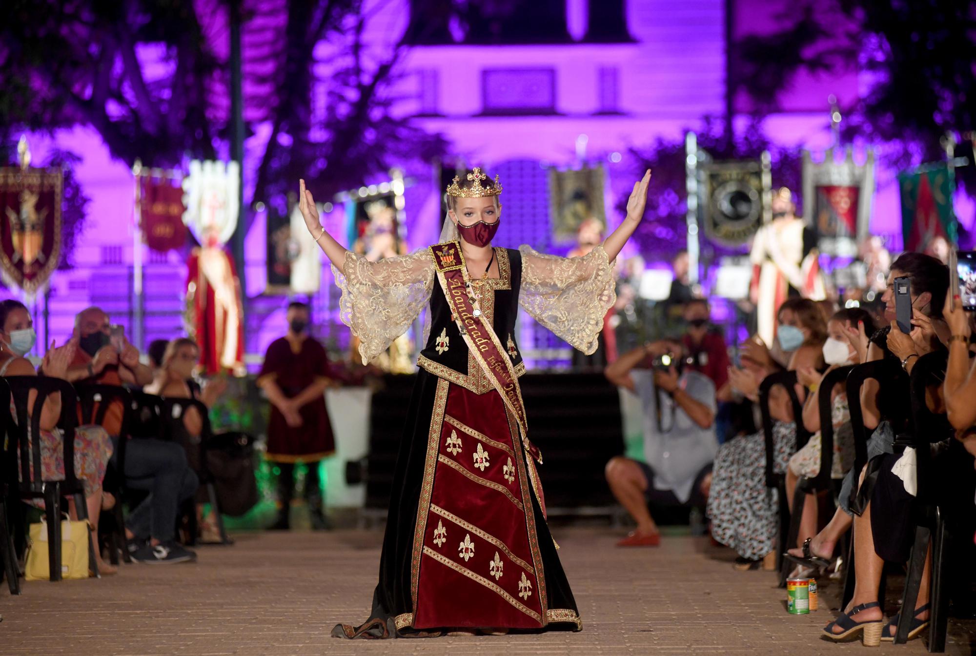 Moros y Cristianos presume de las abanderadas infantiles y mayores