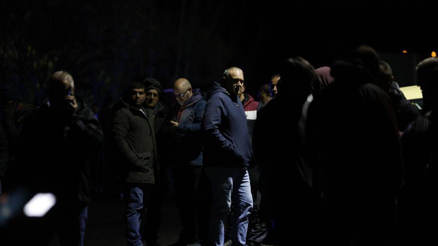 Dolor y rabia en la mina del accidente mortal en Asturias: “¡Mi primo creo que está dentro!”