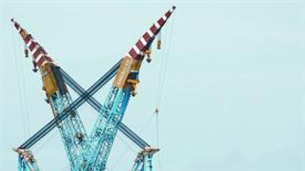 Instalación de la plataforma marítima del almacén Castor, en el 2010.