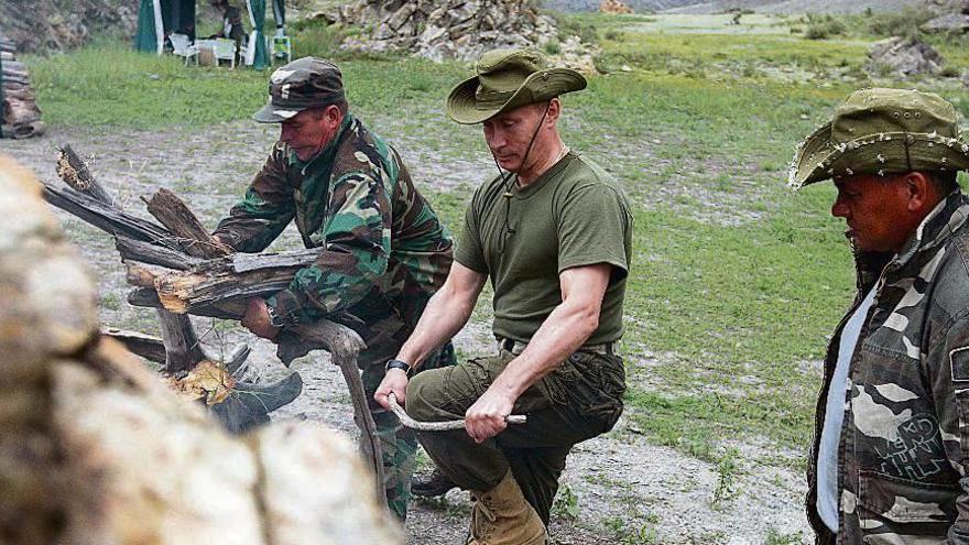 Putin durante un verano en la montaña.