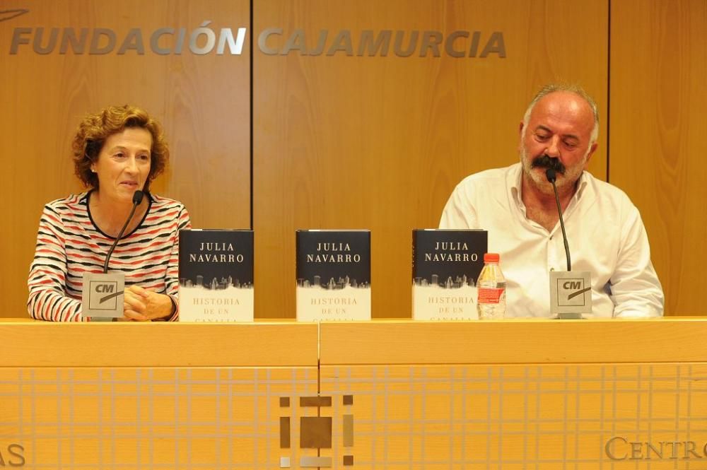 Presentación del libro "Historia de un canalla", d