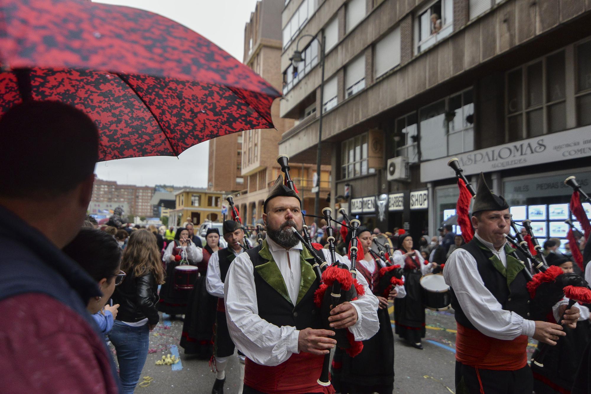 EN IMÁGENES: Así fue el segundo desfile de carrozas del bollu en Avilés