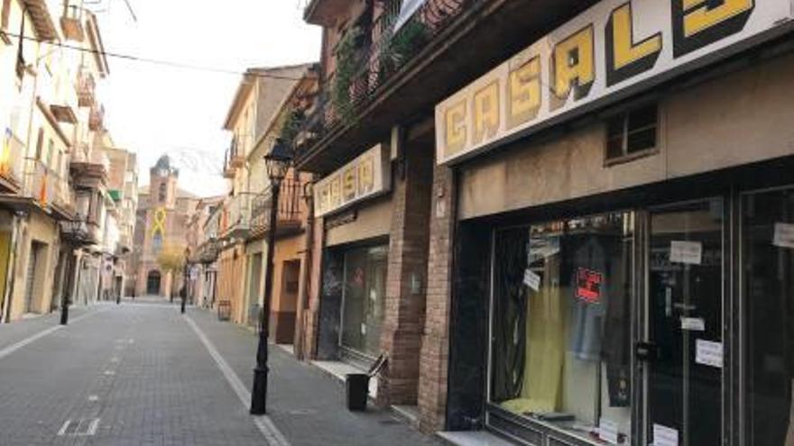 El carrer de l&#039;Església de Navàs concentra diversos locals buits