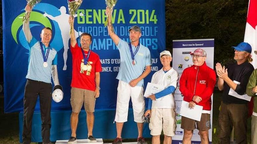 En el podio, Kari Vesala (2.º), Carlos Río (1.º) y Peter Wikström (3.º).