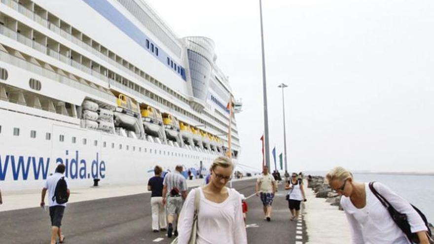 El crucero &#039;Aída Blue&#039; en Puerto del Rosario. | lp/dlp