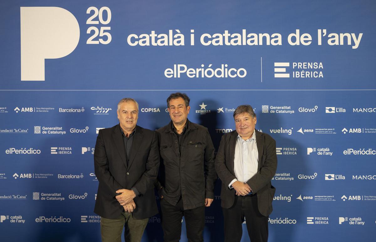 Barcelona. 24.11.2025. Sociedad. Gala del Català de l’any 2025.  De izda. a dcha., Jordi Bordas, director de Catalunya Radio, Lluis Noguera, conseller de la CCMA y Sigfrid Gras, director de TV3. Fotografía de Jordi Cotrina
