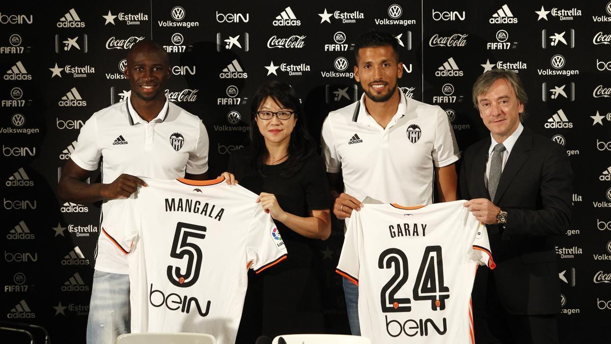 Presentación de Garay y de Mangala, junto a Layhoon y a Suso García Pitarch