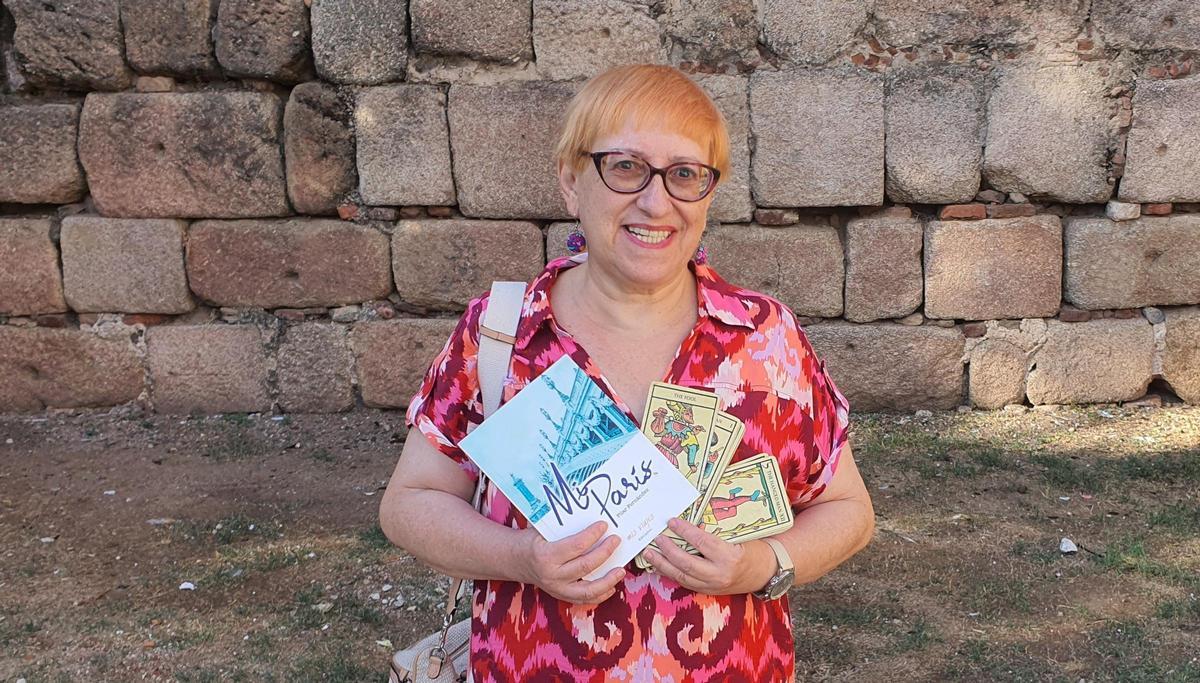 La periodista, poeta y tarotista Pilar Fernández.