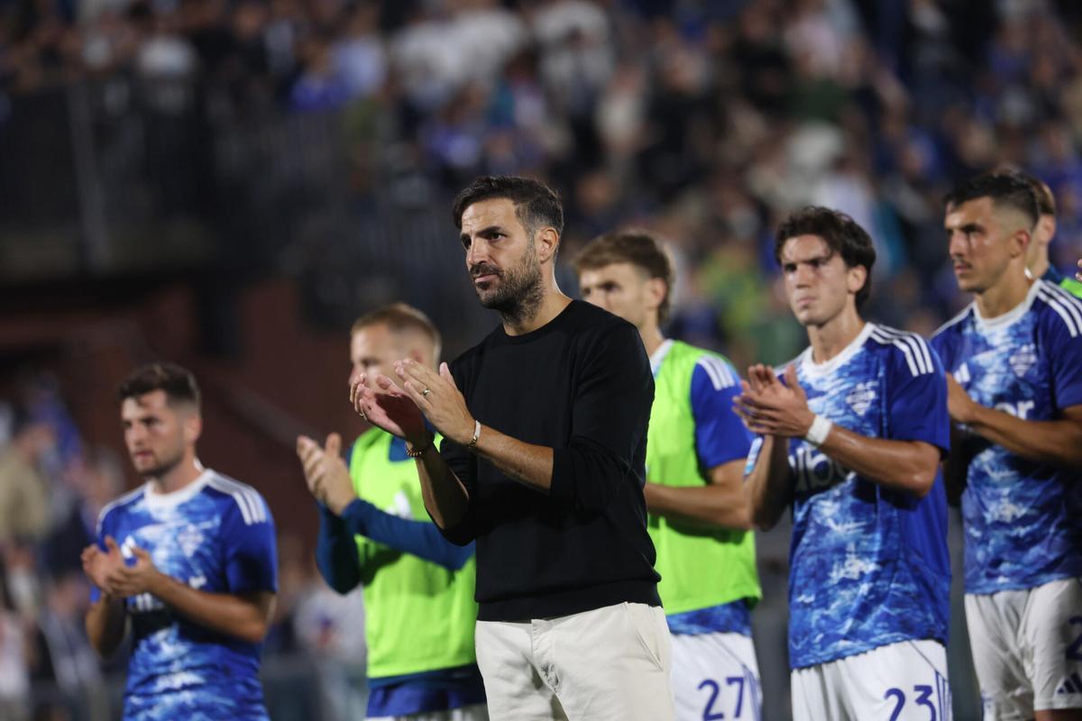 El entrenador del Como, Cesc Fabregas , durante un partido de la Serie A.