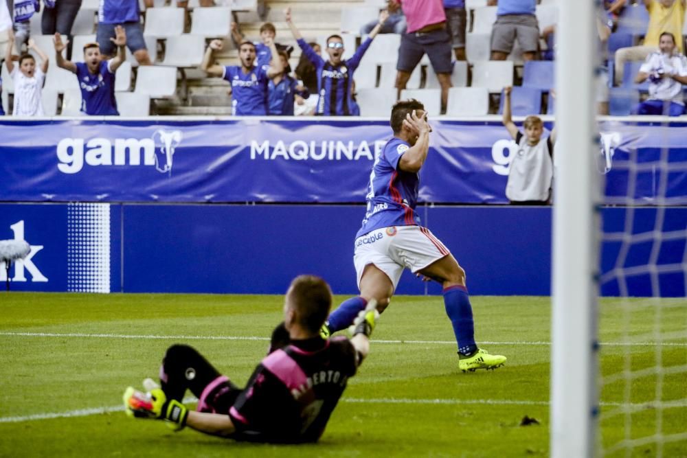 El partido entre el Real Oviedo y el Rayo Vallecano, en imágenes
