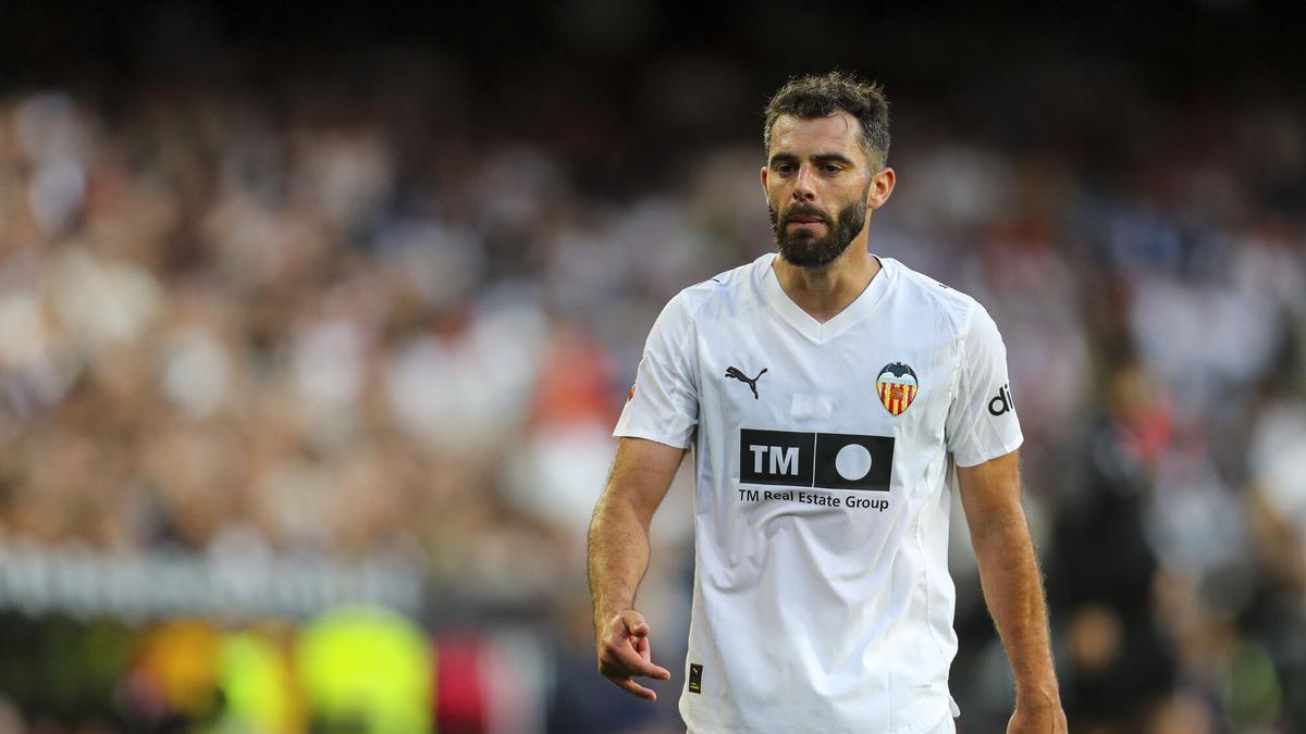 Luis Rioja of Valencia CF gestures during the Spanish league, LaLiga EA Sports, football match played between Valencia CF and Rayo Vallecano at Mestalla stadium on May 14, 2026, in Valencia, Spain. AFP7 14/05/2026 ONLY FOR USE IN SPAIN. Ivan Terron / AFP7 / Europa Press;2026;Soccer;Sport;ZSOCCER;ZSPORT;Valencia CF V Rayo Vallecano - LaLiga EA Sports