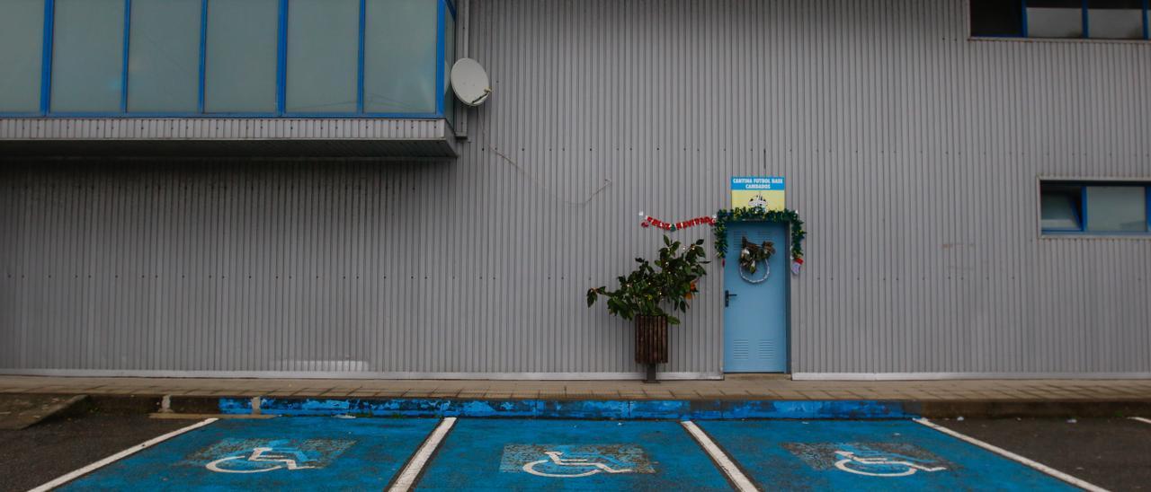 Tres plazas de aparcamiento reservado en Cambados, que incumplen varios requisitos de accesibilidad