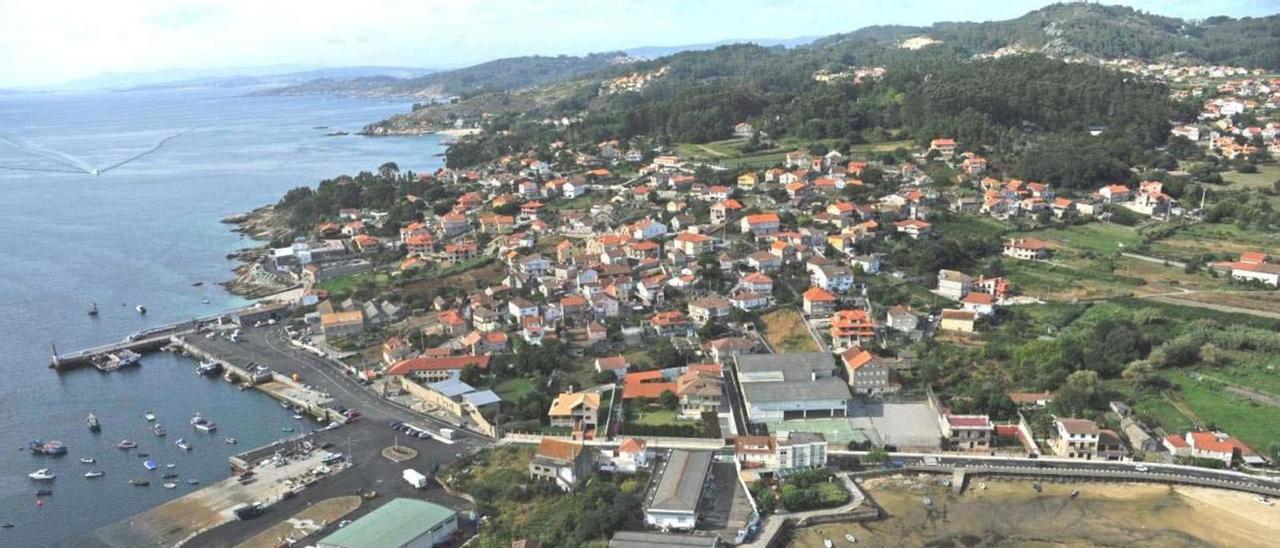 Imagen aérea de la costa de Aldán, parroquia en la que el convenio con Promalar proyectaba construir miles de viviendas. |   // FDV
