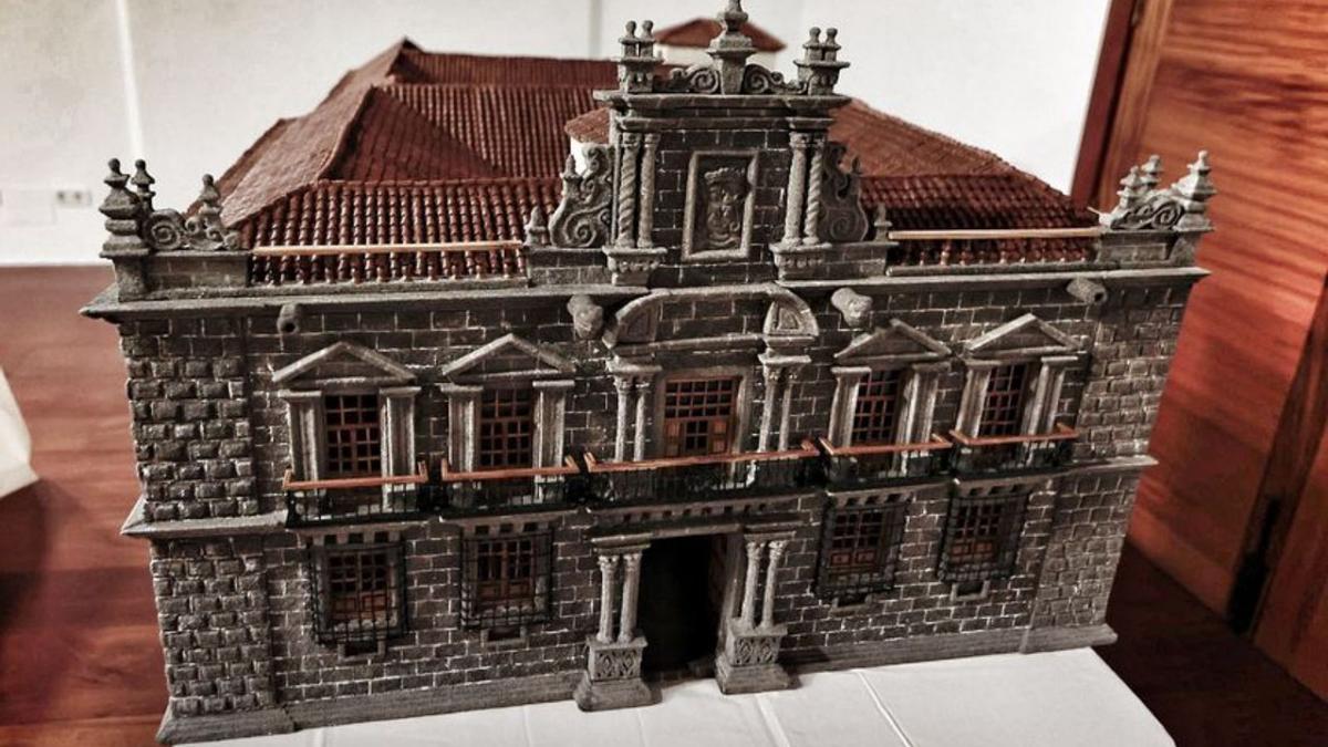 La fachada en piedra del Palacio de Nava y el resto del inmueble, también con sus respectivos detalles, es otra de las maquetas expuestas. | 