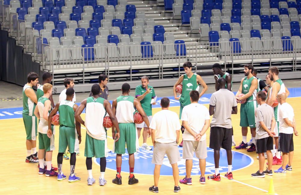 La plantilla del Unicaja vuelve a los entrenamientos bajo las órdenes de Joan Plaza para comenzar a preparar la temporada.