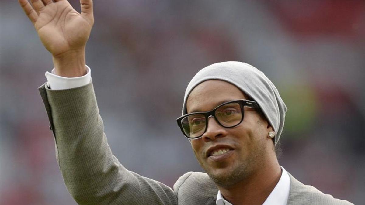 Ronaldinho afirma que le va menos la fiesta