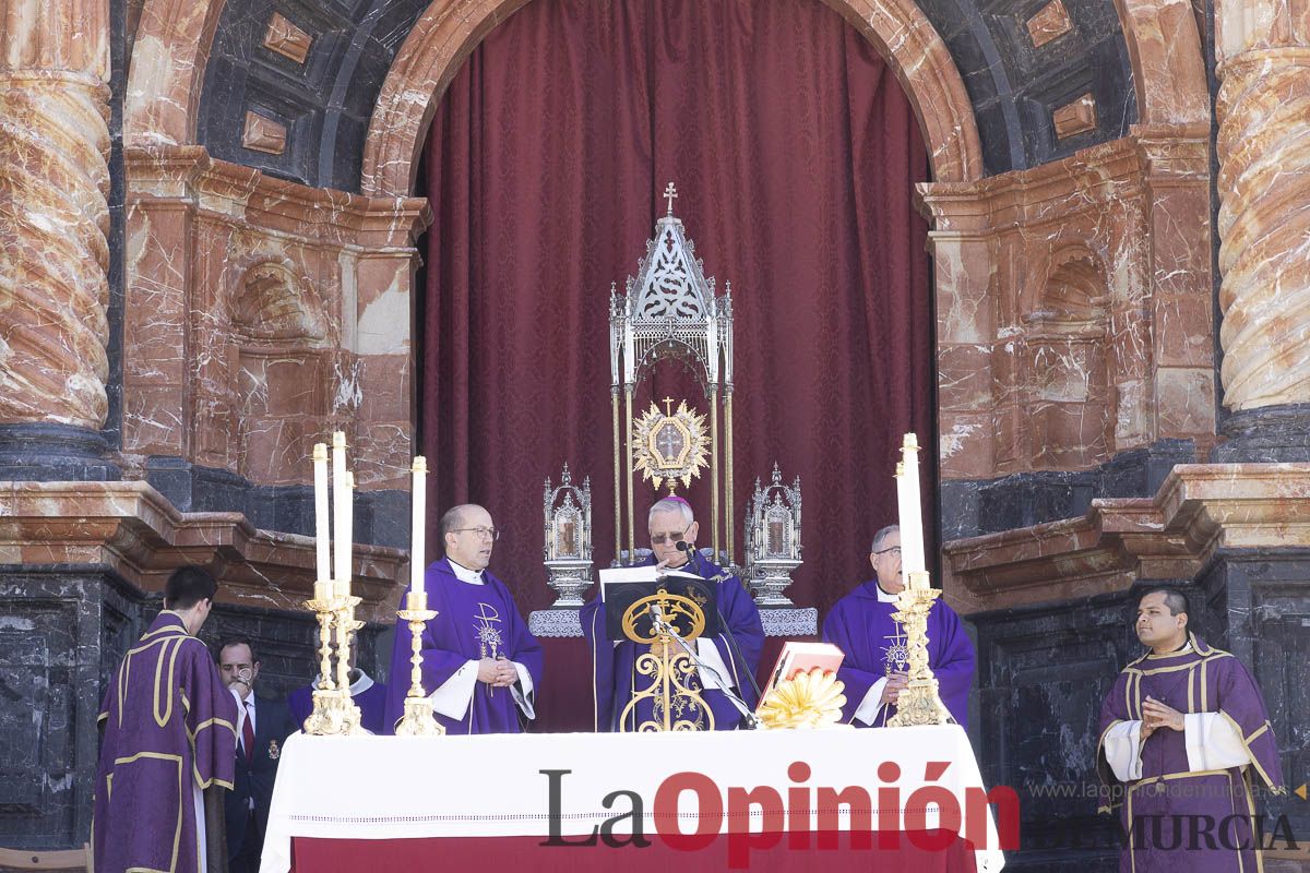 La vicaría de Cartagena, la UCAM, junto a asociaciones y peregrinos de toda España se ponen a los pies de la Vera Cruz