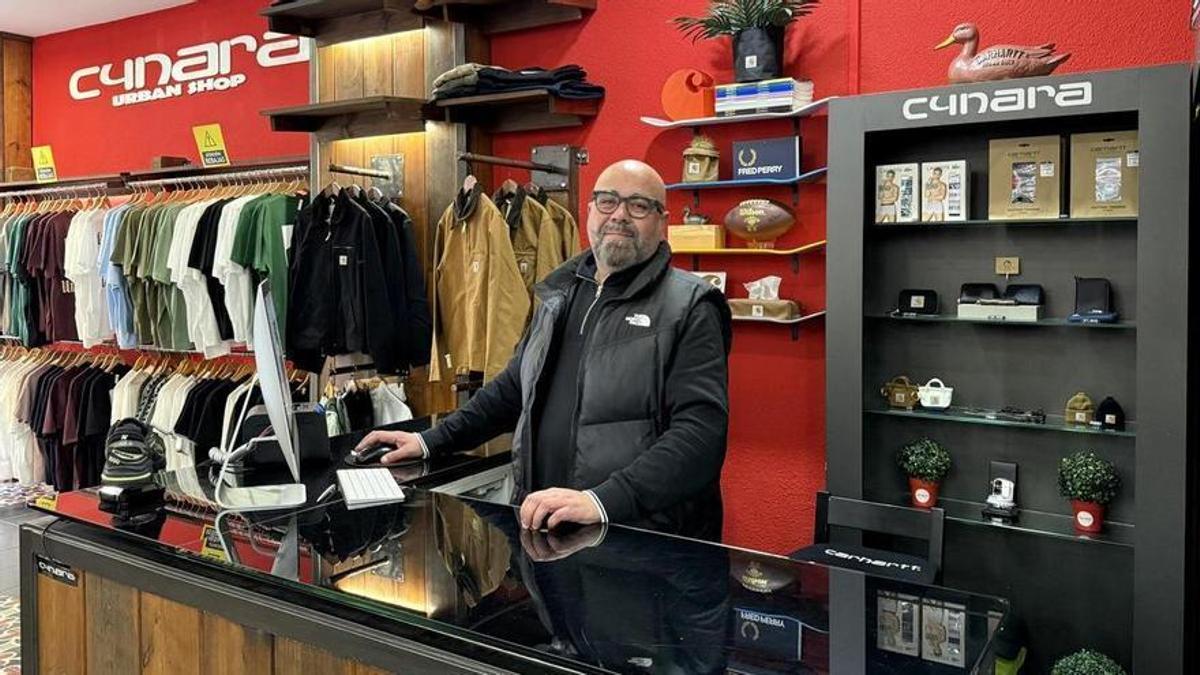 José Javier Alcántara, dueño de la tienda de moda urbana Cynara.
