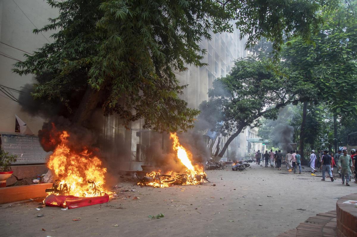 Bangladés vive su jornada de protestas contra el gobierno más sangrienta y suma 91 muertos