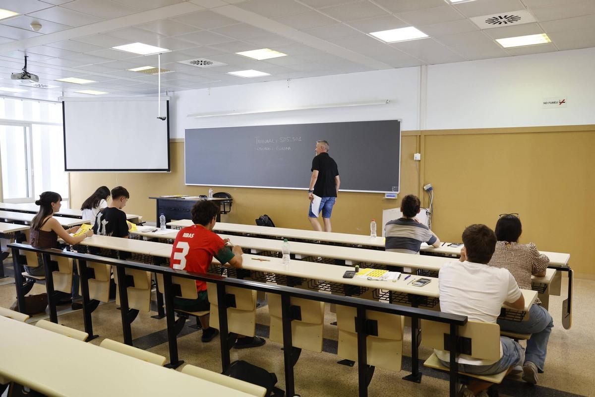 Girona. Facultat Economia UdG. Selectivitat 2026 setembre. Proves PAU.