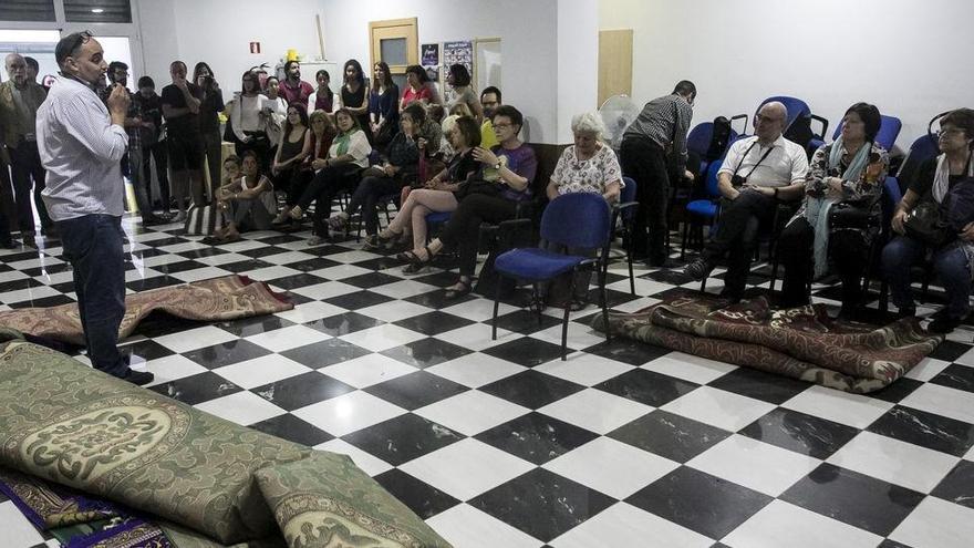 Celebració del Ramadà en el local del Consell Islàmic Cultural de Catalunya