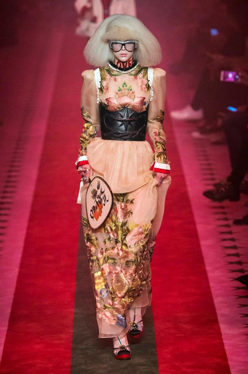 El maxi vestido bordado de Gucci