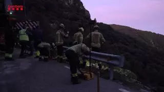 Els Bombers retiren l'autobús accidentat al Montseny i confirmen que no hi havia víctimes sota el vehicle