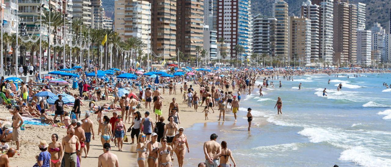 La Costa Blanca prevé recibir este verano 4 millones de turistas