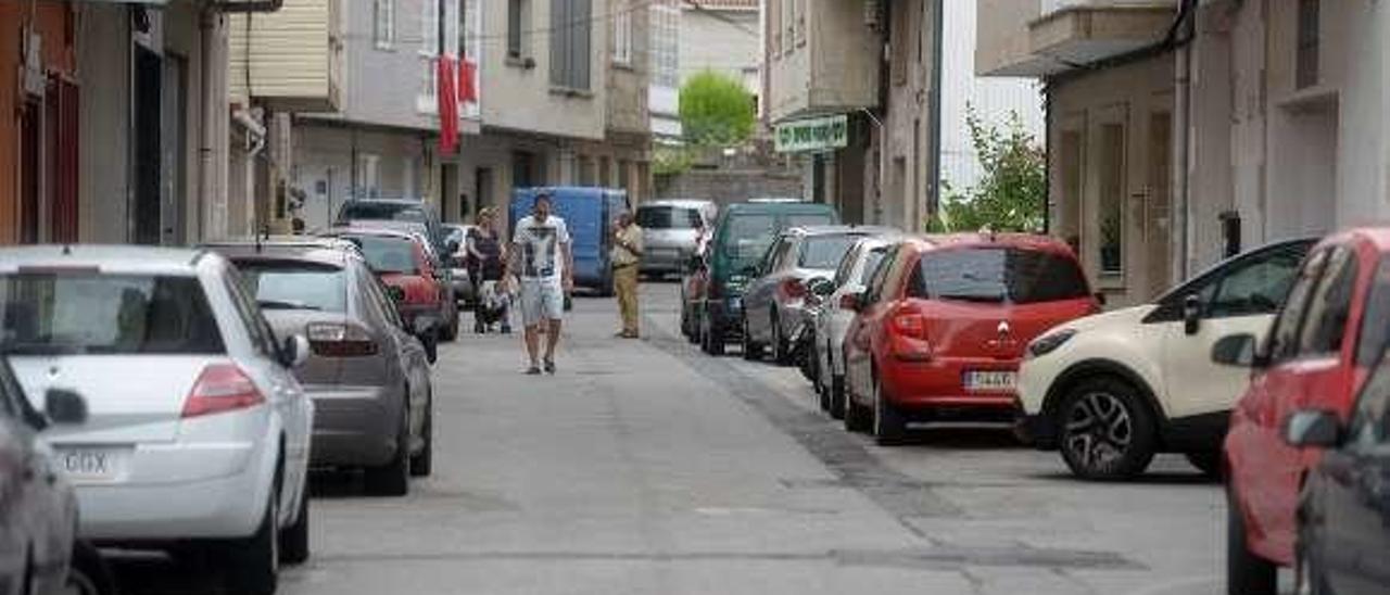 La calle Sevilla, de Cambados, ayer. // Noé Parga