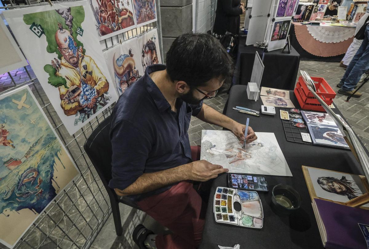 El ilustrador Aythami Cruz, en su stand de Animayo Gran Canaria