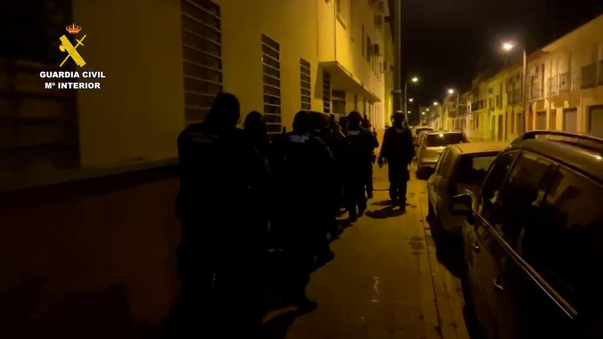 Operativo de la Guardia Civil para la detención de los sospechosos