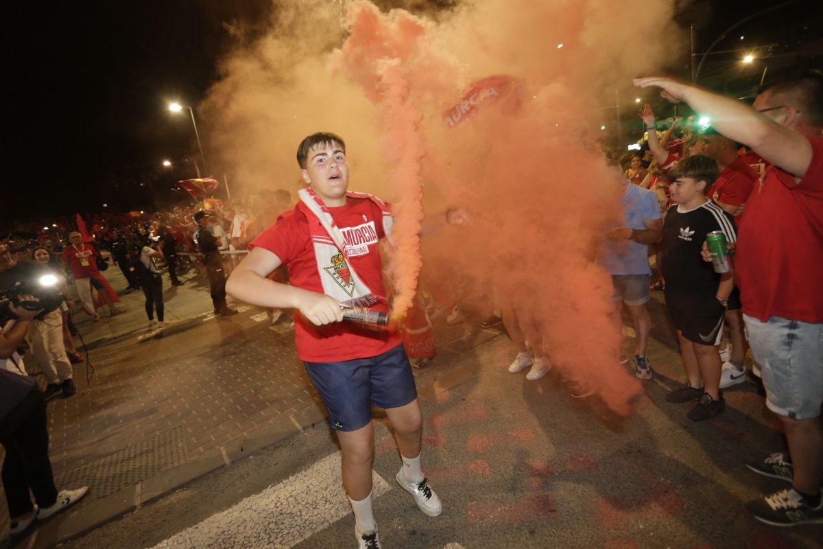 La Circular se llena para celebrar el ascenso del Real Murcia