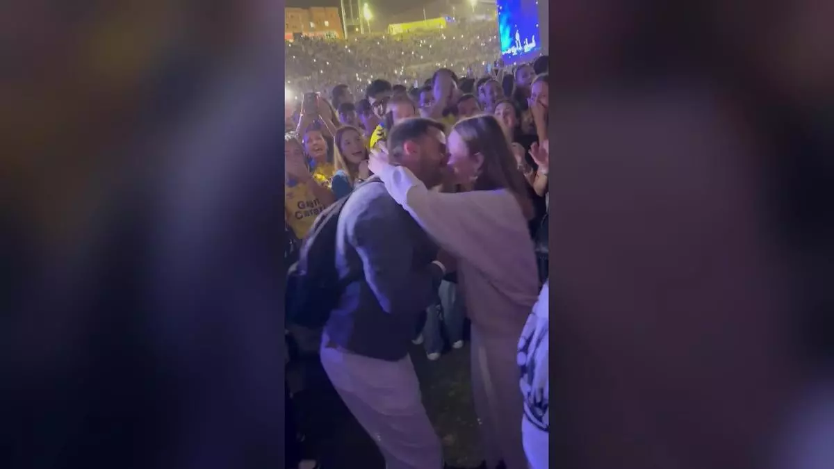 Así fue la pedida de mano mágica en el concierto de Quevedo ante más de 40.000 personas