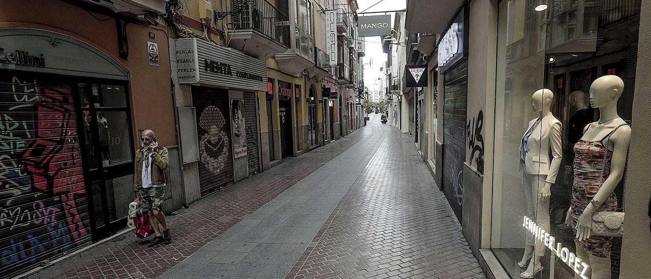 Sant Miquel es una de las calles donde ha aumentado el número de locales vacíos y ha bajado el número de viandantes.