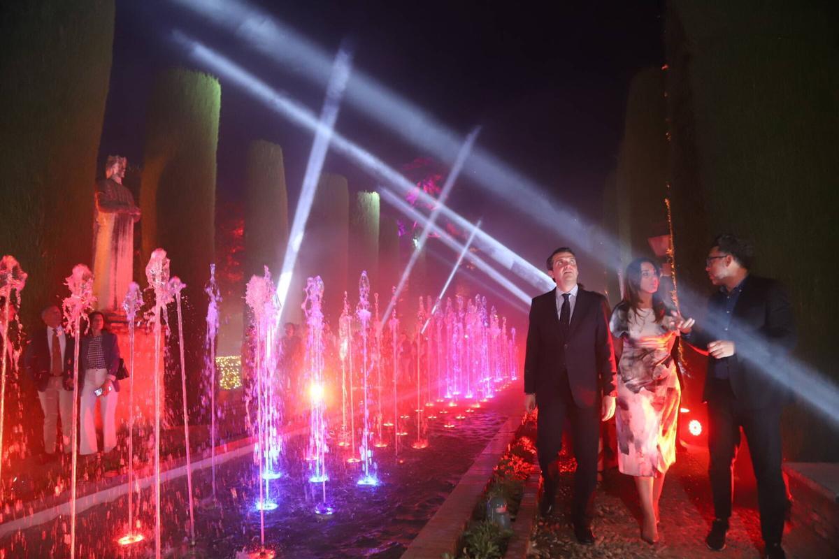Las autoridades inauguran el espectáculo del Alcázar