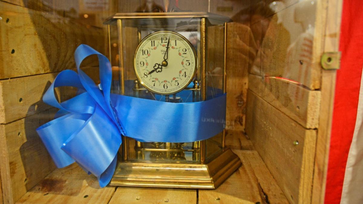 La última adquisición de este museo cinéfilo: un reloj que aparece en la quinta entrega cuyo estreno está previsto para el 2022.