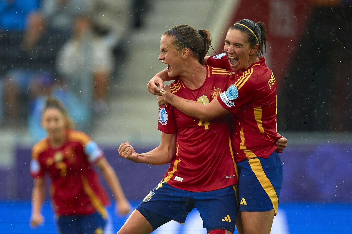 07/07/2025 Irene Paredes celebra con Mariona Caldentey su gol en el España-Bélgica de la Eurocopa de Suiza 2025 EUROPA DEPORTES SUIZA PRENSA RFEF
