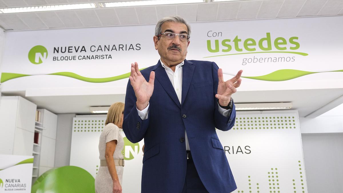 El líder de NC, Román Rodríguez, en la sede del partido en la capital grancanaria.