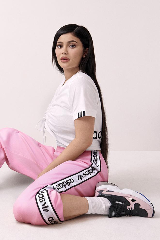 Adidas ficha Kylie Jenner como imagen Falcon - Woman