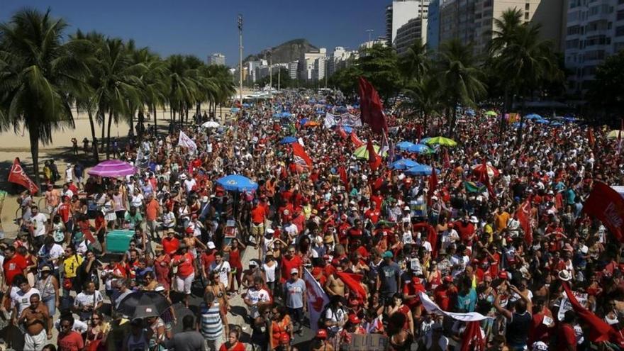 Brasil decide el futuro de la presidenta Rousseff con alta tensión y crispación en las calles