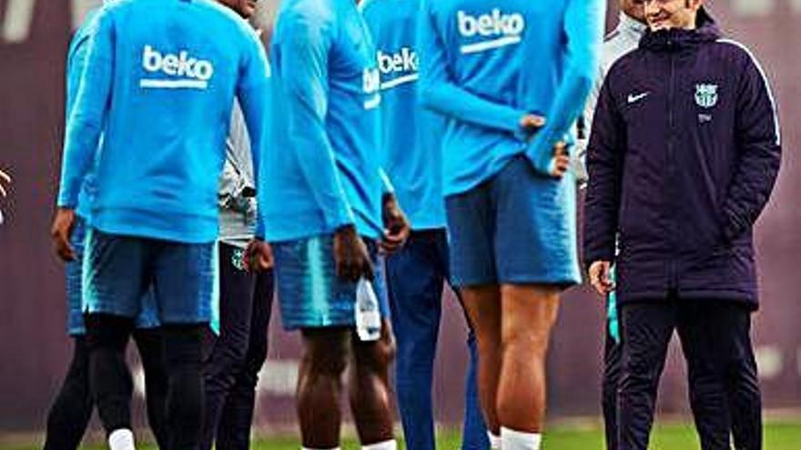 Valverde, con sus jugadores en el entrenamiento de ayer.