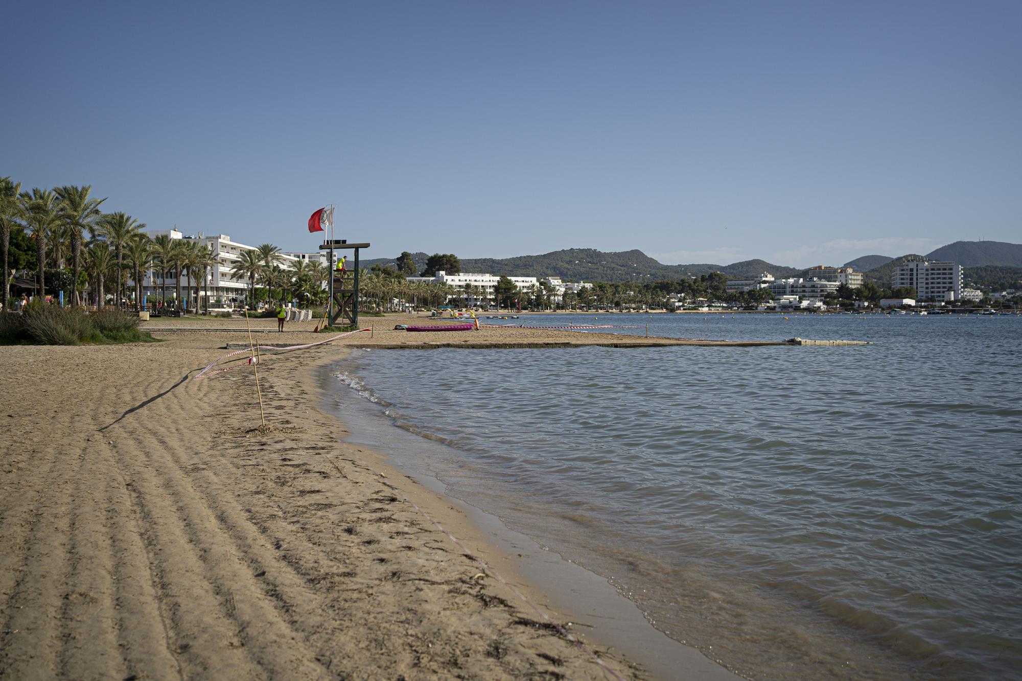 Cerrada la playa de s'Arenal en Sant Antoni por un vertido.