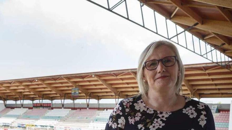 Didia Liedo posa en el estadio Ruta de la Plata.