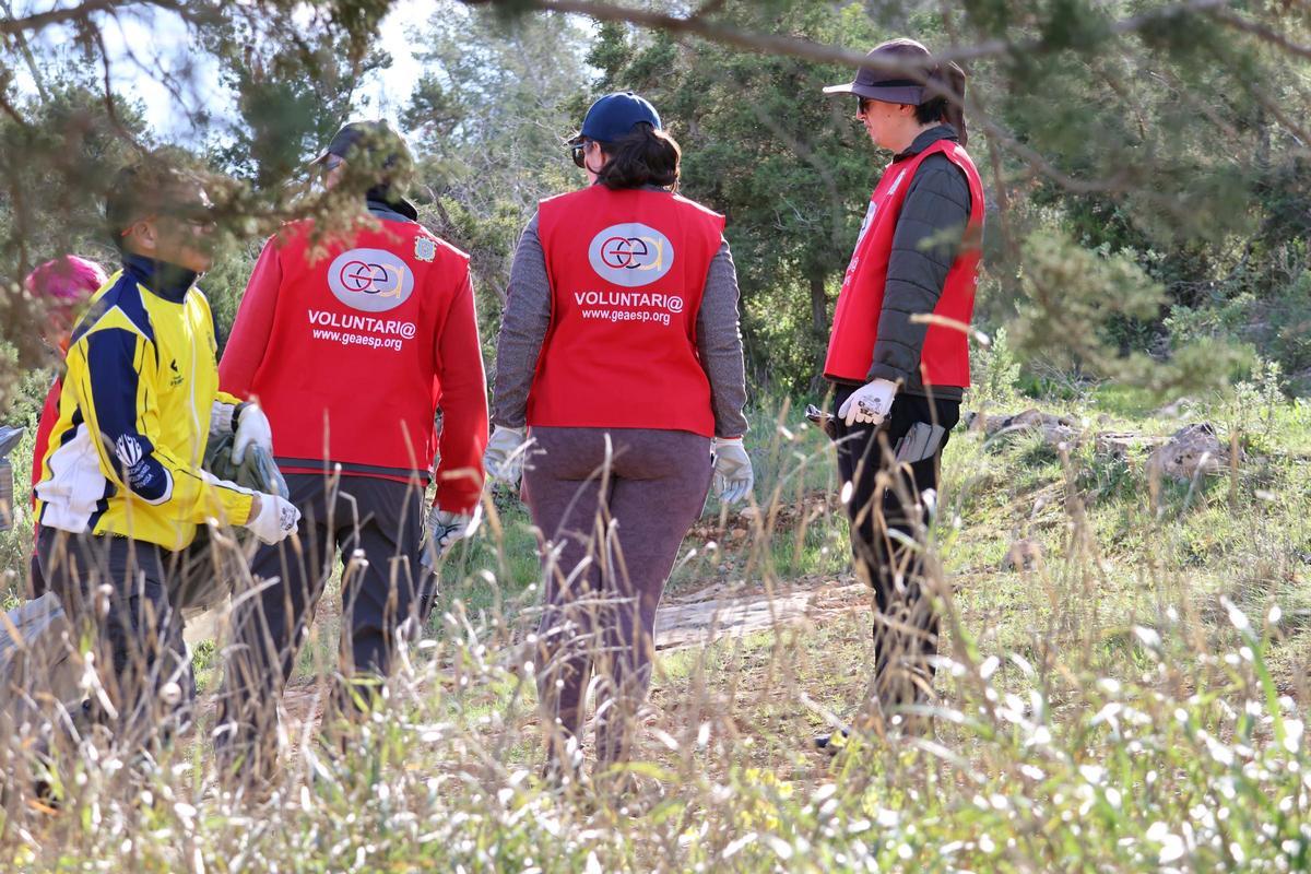 La XVII Jornada de Limpieza en Sa Talaia concluye con la recogida de 400 kilos de residuos La XVII Jornada de Limpieza en Sa Talaia concluye con la recogida de 400 kilos de residuos