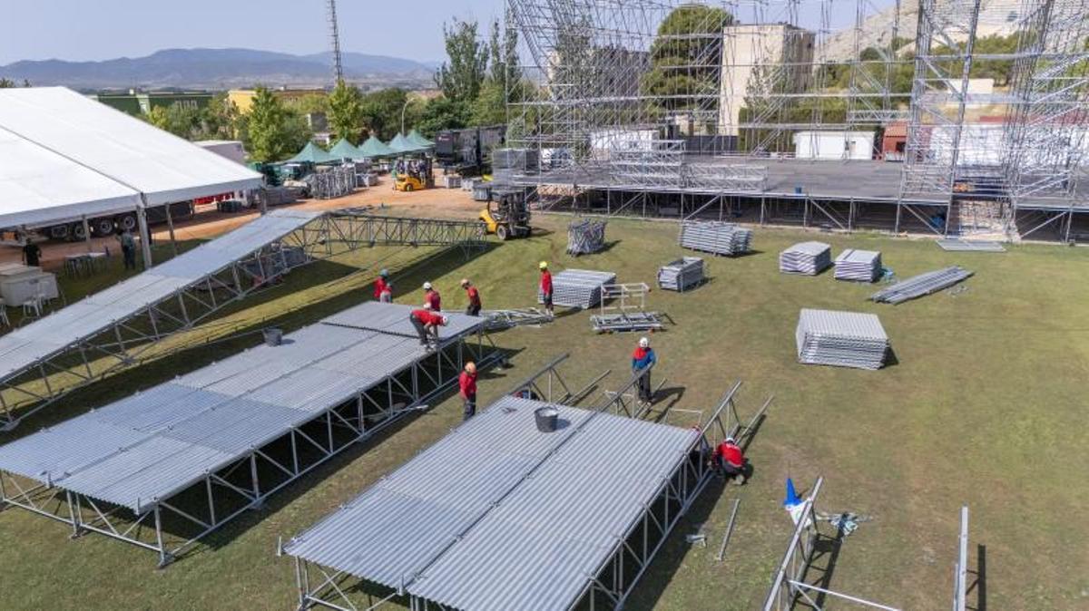 Vista de dron de los preparativos del Leyendas del Rock, que toma forma de cara a su vigésimo aniversario