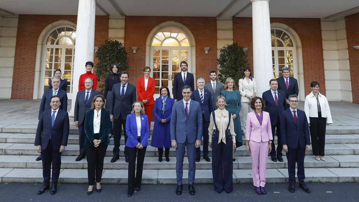 Primera foto de familia del nuevo Gobierno de Pedro Sánchez.